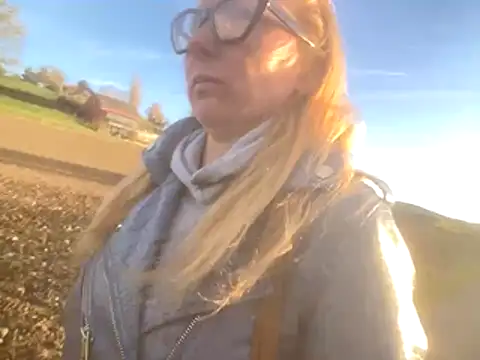 Snapshot of JeniJansi chatting on 28, 10, 2025 JeniJansi online show from 28, 10, 2025