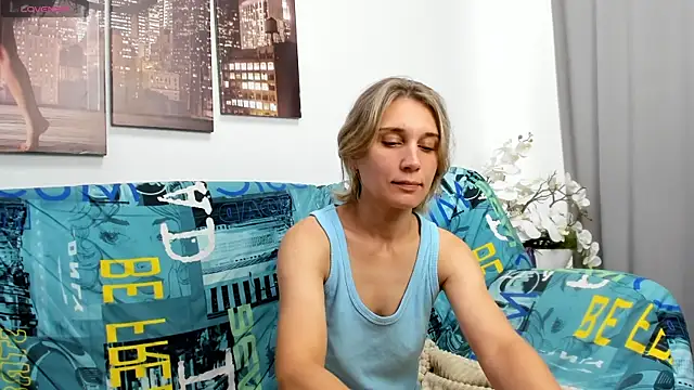 Snapshot of Tenderly_Sophie chatting on 25, 7, 2026 Tenderly Sophie online show from 25, 7, 2026