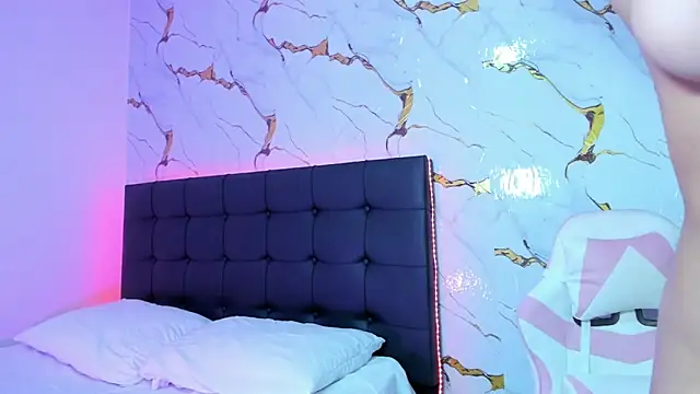 Scarlet DLuce online show from 1, 4, 2026