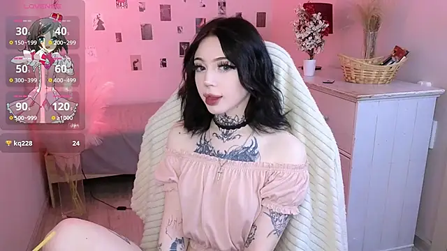 Snapshot of Emma_Kirks chatting on 9, 6, 2026 Emma Kirks online show from 9, 6, 2026