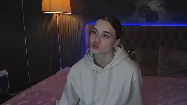 LuisaClover online show from 9, 11, 2025