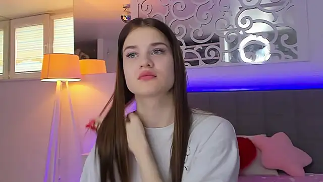 LuisaClover online show from 6, 3, 2026