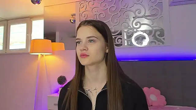 LuisaClover online show from 8, 3, 2026