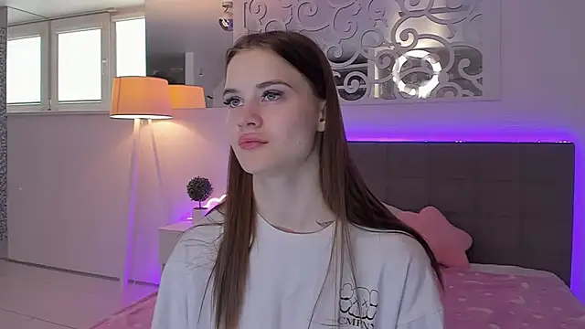 LuisaClover online show from 12, 4, 2026