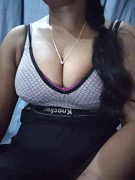 Ezabelljohn online show from 4, 6, 2026
