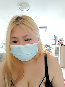 Snapshot of yehe125216 chatting on 24, 10, 2025 yehe125216 online show from 24, 10, 2025