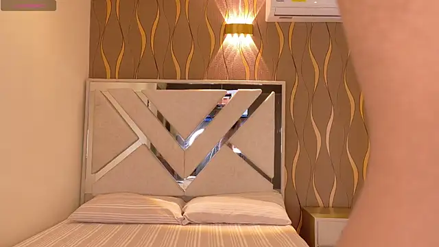 iam nicolle online show from 24, 2, 2026