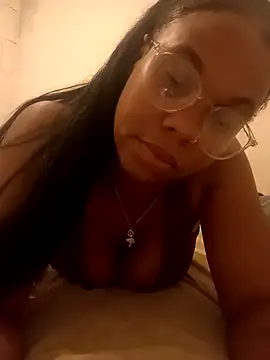 Prettahsantos29 online show from 10, 11, 2025