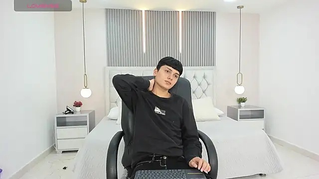 Maxii18  online show from 5, 12, 2025