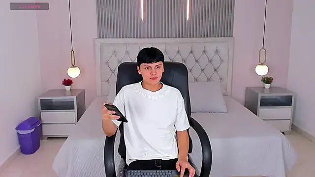 Maxii18  online show from 15, 12, 2025