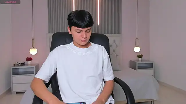 Maxii18  online show from 19, 12, 2025