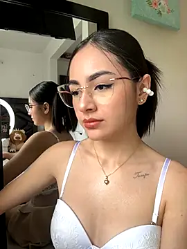 IslaCole online show from 26, 10, 2025