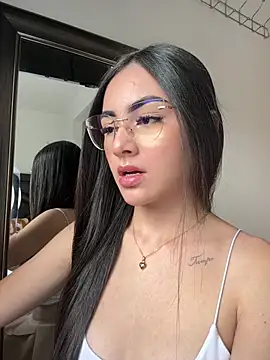 IslaCole online show from 10, 2, 2026