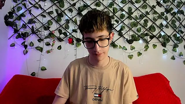 Snapshot of Erick_Taylor3 chatting on 23, 10, 2025 Erick Taylor3 online show from 23, 10, 2025
