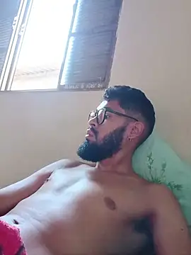 Snapshot of FerrariniHott chatting on 5, 11, 2025 FerrariniHott online show from 5, 11, 2025