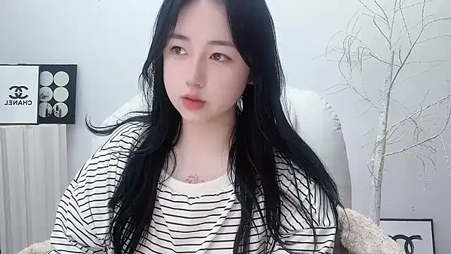 Love-hanzaizai718 online show from 15, 11, 2025