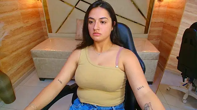 Snapshot of rachel_r_ chatting on 23, 10, 2025 rachel r online show from 23, 10, 2025