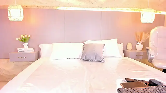 AmyColman  online show from 17, 4, 2026