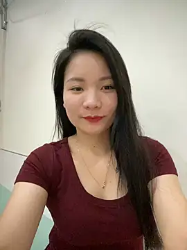 Bee Yellow00 online show from 6, 3, 2026