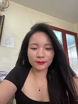 Bee Yellow00 online show from 2, 6, 2026