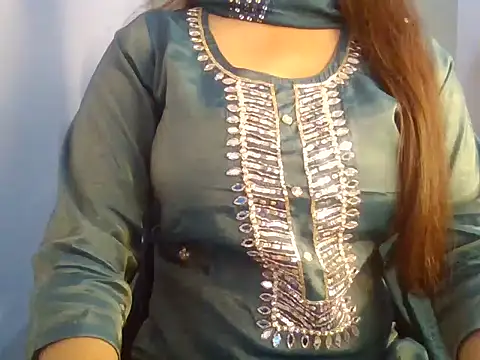 QUEEN SUKU   online show from 24, 10, 2025