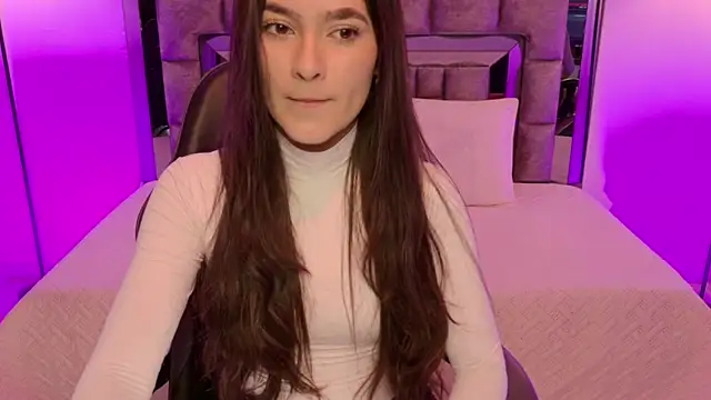 Snapshot of Bella_Clark2 chatting on 14, 11, 2025 Bella Clark2 online show from 14, 11, 2025