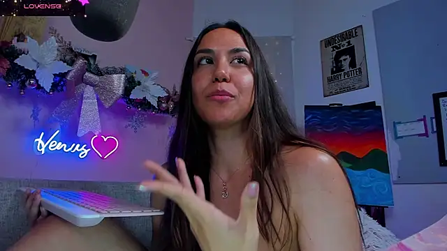 Snapshot of VenusIsLove_ chatting on 30, 12, 2024 VenusIsLove online show from 30, 12, 2024