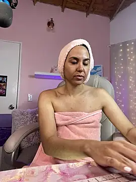 Snapshot of VenusIsLove_ chatting on 2, 2, 2025 VenusIsLove online show from 2, 2, 2025
