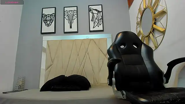 Snapshot of adams_bobby chatting on 18, 4, 2026 adams bobby online show from 18, 4, 2026