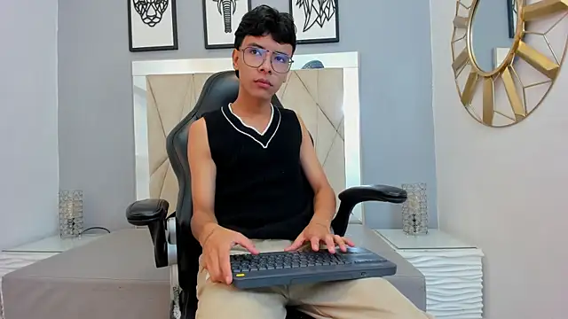 Snapshot of adams_bobby chatting on 23, 4, 2026 adams bobby online show from 23, 4, 2026