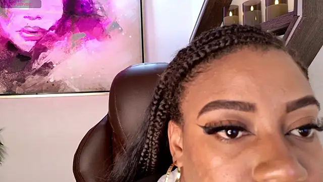 Snapshot of loana_vegas chatting on 28, 10, 2025 loana vegas online show from 28, 10, 2025