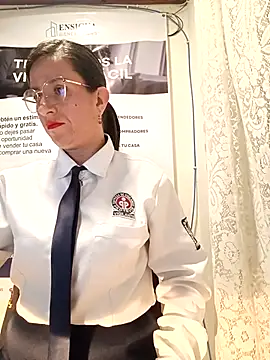 Snapshot of Valentina--1 chatting on 6, 4, 2026 Valentina--1 online show from 6, 4, 2026