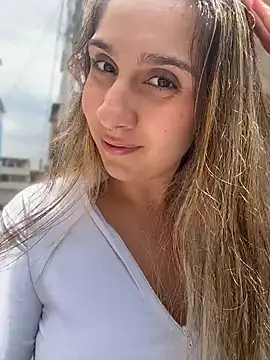 sarah honey   online show from 14, 4, 2026