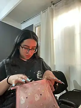 Kloe Novoa online show from 12, 11, 2025