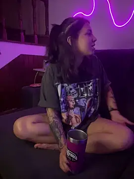 Hannahinfame online show from 11, 11, 2025