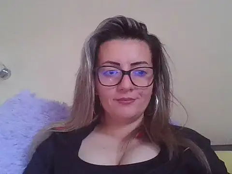 blondinaali online show from 28, 10, 2025