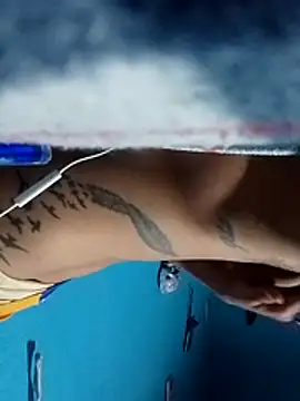 Snapshot of Ojitosbrrr chatting on 4, 12, 2025 Ojitosbrrr online show from 4, 12, 2025