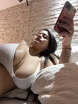 Snapshot of amellita-33 chatting on 13, 3, 2026 amellita-33 online show from 13, 3, 2026