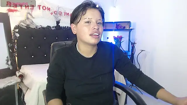 Snapshot of Thalia_honey chatting on 28, 10, 2025 Thalia honey online show from 28, 10, 2025