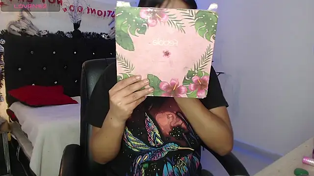 Snapshot of Thalia_honey chatting on 30, 10, 2025 Thalia honey online show from 30, 10, 2025