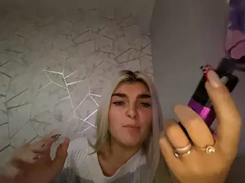 rosie-hipstergal online show from 10, 11, 2025