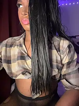 Snapshot of cherxyl_royal chatting on 18, 7, 2026 cherxyl royal online show from 18, 7, 2026