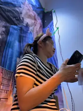 Snapshot of Zuzu-6 chatting on 27, 5, 2026 Zuzu-6 online show from 27, 5, 2026