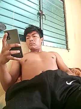 GuzzMiranda18 online show from 20, 12, 2025