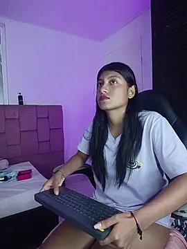 YeseniaRodriguez3 online show from 19, 4, 2026