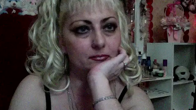 xHot Amazonq online show from 13, 4, 2026