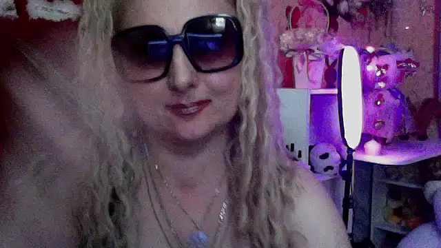 Snapshot of xHot_Amazonq chatting on 1, 5, 2026 xHot Amazonq online show from 1, 5, 2026