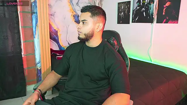 Tiler wolker online show from 1, 11, 2025