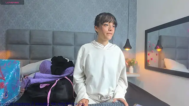 Luna Bella3 online show from 15, 2, 2026