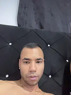 Snapshot of Hot2gether69 chatting on 27, 10, 2025 Hot2gether69 online show from 27, 10, 2025